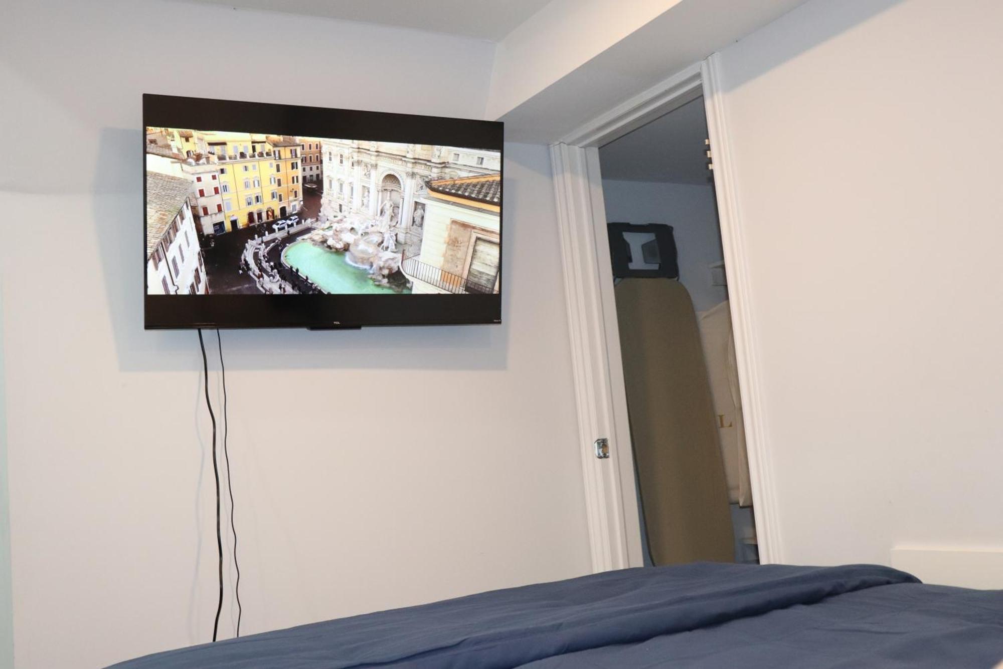Garden 2 Bedroom Apt - Free Parking Wifi Laundry Workstation Брамптън Екстериор снимка